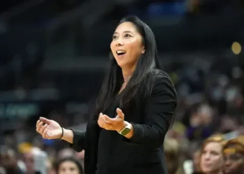 Même à Berlin, Natalie Nakase garde un œil sur les Valkyries
