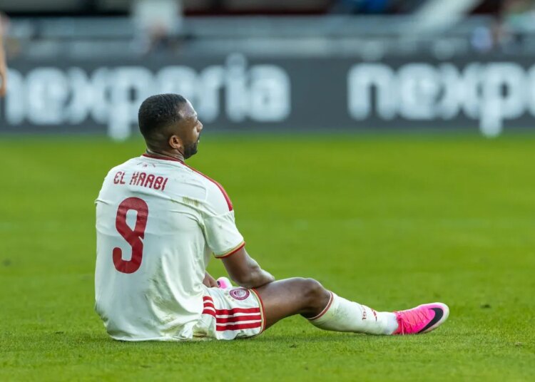“Reste fort”, le message poignant de son club pour El Kaabi, grièvement blessé et forfait pour la rentrée de l’équipe du Maroc