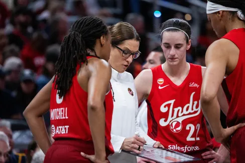 Stephanie White pousse Caitlin Clark et Kelsey Mitchell dans la course au MVP