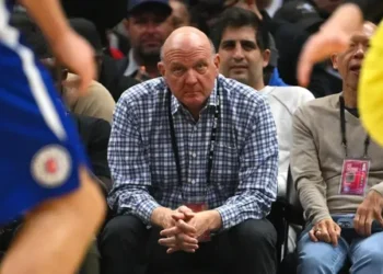 Suspendu, Steve Ballmer laisse les clés des Clippers à John Gibson