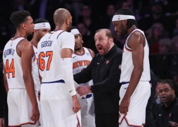 Tom Thibodeau offre une première leçon de coaching à Taj Gibson