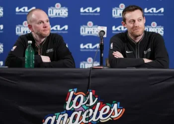 Trent Redden prend provisoirement les commandes des Clippers