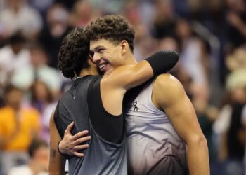 US Open > Le message de grande classe de Carlos Alcaraz après sa défaite contre Shelton en quarts de finale : "Tu mérites cette victoire"