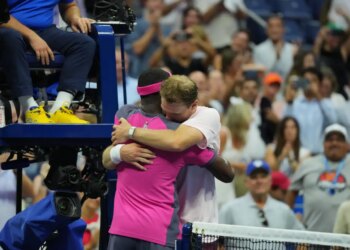 US Open > Michelsen révèle ce que Tiafoe lui a glissé dans l'oreille : "J’essayais juste de tenir le coup, et je ne m’en suis pas très bien sorti. Il me disait des choses vraiment gentilles et personnelles"