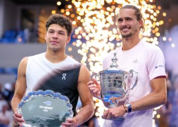 US Open > Shelton à propos des abus de Zverev sur les rebonds de balle : "Il devrait y avoir une sorte de règle limitant le temps pour les deuxièmes services. Il ne devrait pas y avoir de temps illimité. C’est difficile de rester assis là si longtemps en attendant que l’action suivante se produise"