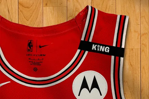 Un hommage permanent à Stacey King sur le maillot des Bulls