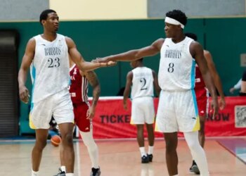 VJ Edgecombe prend feu à 3-points et relance les Bahamas