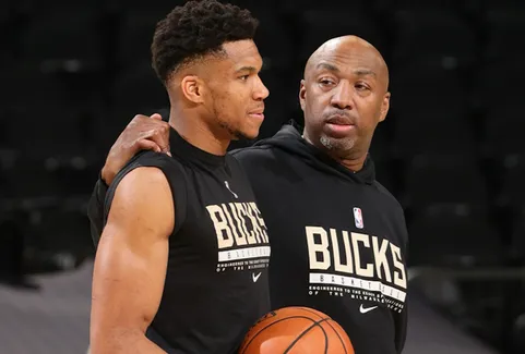 Vin Baker n’a pas coupé le cordon avec Giannis Antetokounmpo