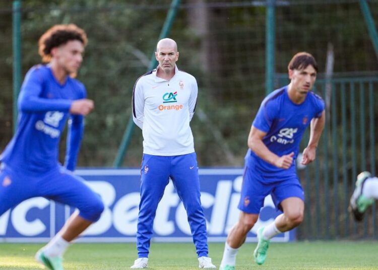 Zidane donne déjà des leçons aux Bleus