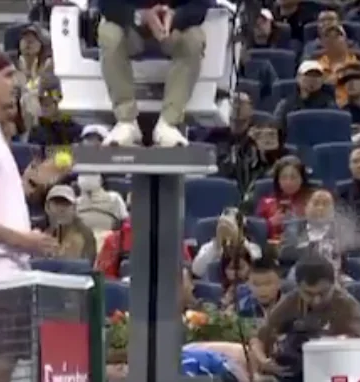 ATP - Pékin > Djokovic à l'arbitre lors de son duel contre Zverev : "C'est l'une des règles les plus stupides que j'aie vues de ma vie. Ça n'a aucun sens"