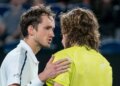 ATP - Shanghai > Stefanos Tsitsipas sur son vieil ennemi, Daniil Medvedev, qui l'a battu en huitièmes de finale : "Il a été trop fort"