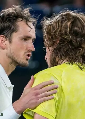 ATP - Shanghai > Stefanos Tsitsipas sur son vieil ennemi, Daniil Medvedev, qui l'a battu en huitièmes de finale : "Il a été trop fort"