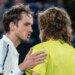 ATP - Shanghai > Stefanos Tsitsipas sur son vieil ennemi, Daniil Medvedev, qui l'a battu en huitièmes de finale : "Il a été trop fort"