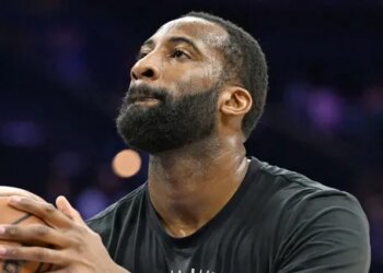 Andre Drummond puni par Mike Brown