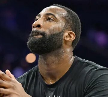 Andre Drummond puni par Mike Brown