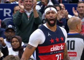 Anthony Davis accueilli comme un MVP à Washington