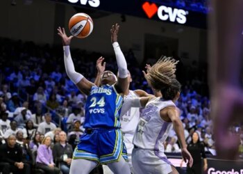 Arike Ogunbowale remporte son énorme duel face à Gabby Williams