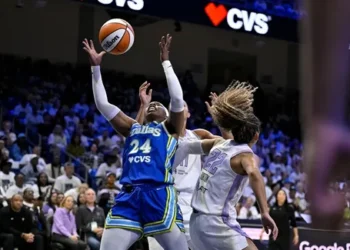 Avec 45 points, Arike Ogunbowale entre dans l’histoire des playoffs