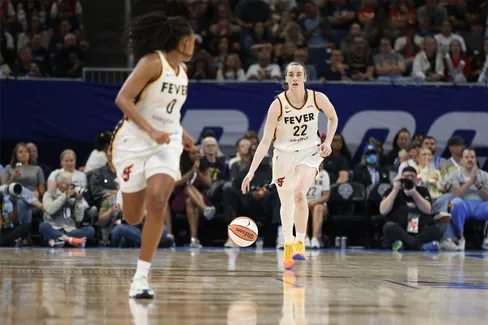 Caitlin Clark prend la défense de Kelsey Mitchell face aux supporters haineux