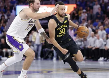 Curry brille, Philadelphie confirme et Dallas fait tomber Houston · SNA