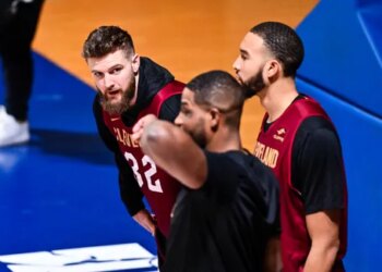 Dean Wade découvre la « guerre totale » face aux pivots adverses