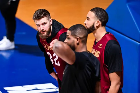Dean Wade découvre la « guerre totale » face aux pivots adverses
