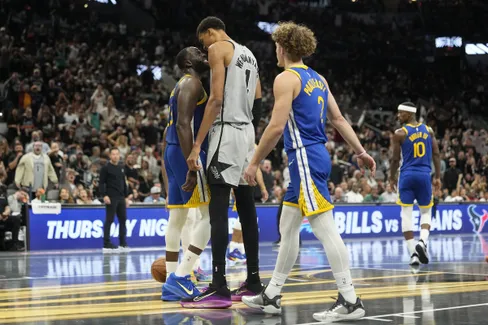 Draymond Green devrait débuter la saison au poste de pivot