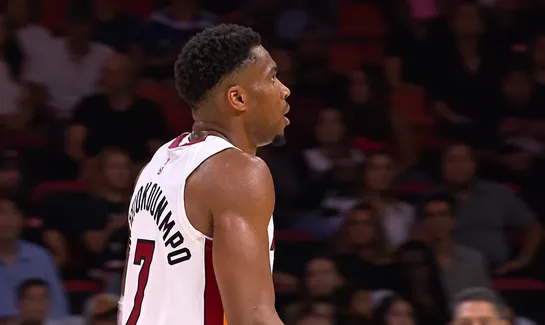 Giannis Antetokounmpo frôle le triple-double face aux Nets