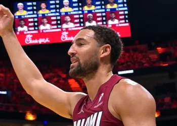 Klay Thompson rallume la machine à 3-points