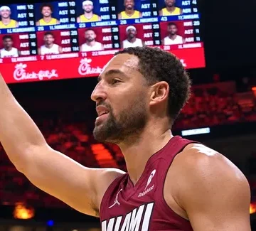 Klay Thompson rallume la machine à 3-points