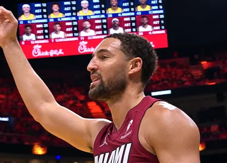 Klay Thompson rallume la machine à 3-points
