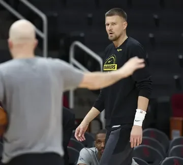 Kristaps Porzingis de retour… pour voir le staff médical des Warriors