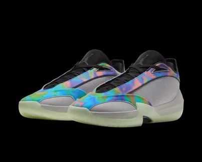 La Jordan Triangle en voit de toutes les couleurs