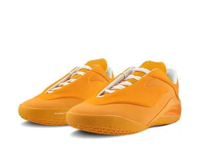 La SHAI 001 « Lace Up OX » passe à l’orange