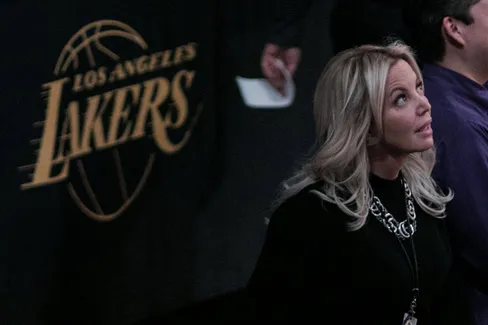 La famille Buss se déchire désormais devant la justice pour la vente des Lakers