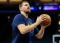 La passe folle de Nikola Jokic a laissé les Nuggets sans voix