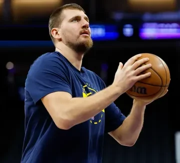 La passe folle de Nikola Jokic a laissé les Nuggets sans voix