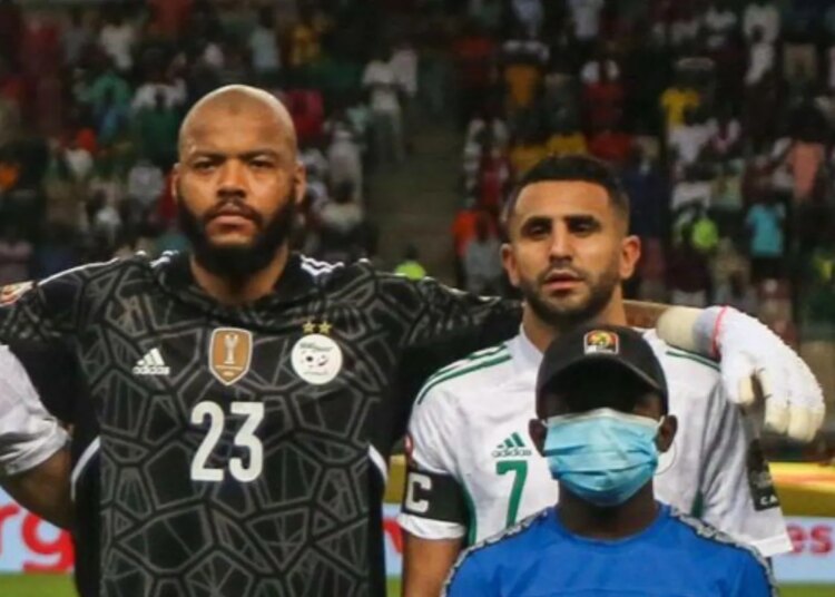 Le rôle de Raïs M’Bolhi dans le transfert de Riyad Mahrez