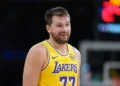 Les Lakers new-look s’amusent avec les Kings
