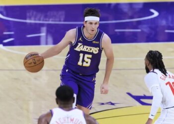 Les Lakers remportent le premier derby de Los Angeles