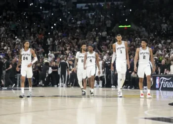 Les Spurs expérimentent leur trio Fox – Castle – Harper