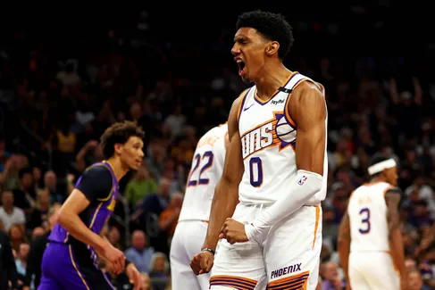 Les Suns prolongent leurs jeunes