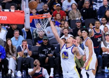 Les Warriors ont contacté les Bucks pour Kristaps Porzingis