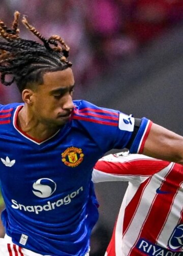 Manchester United coule, Leny Yoro voit rouge