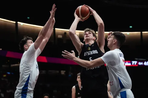 Moussa Diabaté prépare Hannes Steinbach au combat NBA