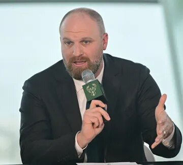 Pour donner l’exemple en défense, Taylor Jenkins a enfilé les baskets
