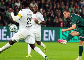 Saint-Etienne à la fête, Nantes en crise
