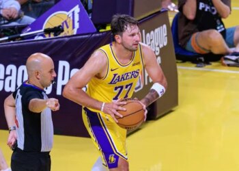 Sans LeBron James, les Lakers doivent apprendre à traverser les tempêtes
