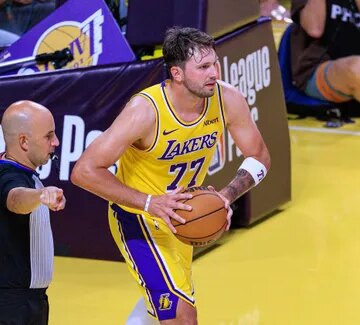 Sans LeBron James, les Lakers doivent apprendre à traverser les tempêtes