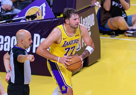 Sans LeBron James, les Lakers doivent apprendre à traverser les tempêtes